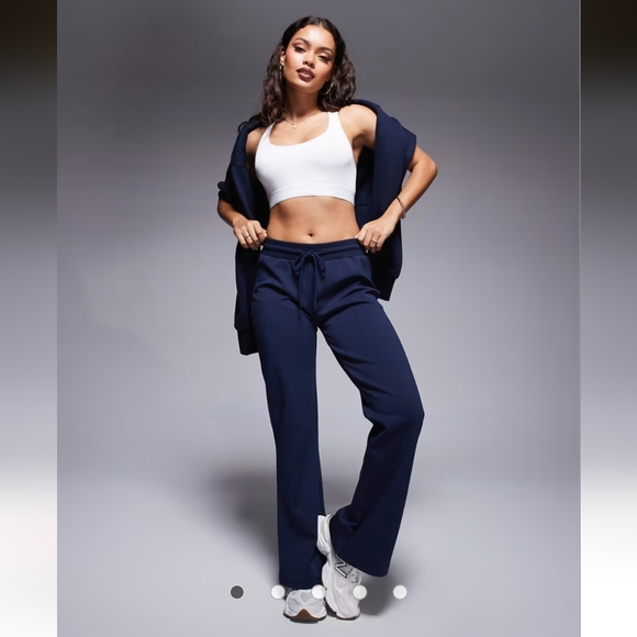 ASOS DESIGN Petite interlock flared sweatpants- XS - Picture 1 of 9